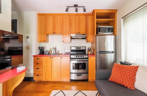 Belmont House | Quirky Micro Apt - Foodies, Artists, Coffee