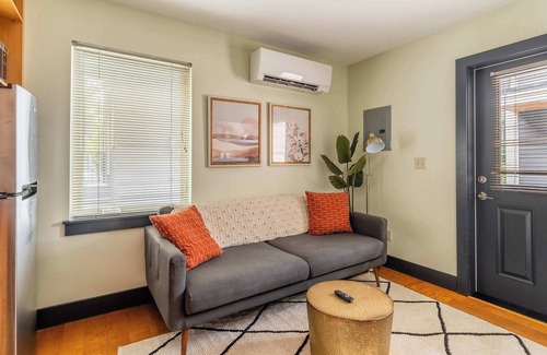 Belmont House | Quirky Micro Apt - Foodies, Artists, Coffee