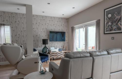 Fortune Green Apartment | Quirky, Vintage 2 bed flat