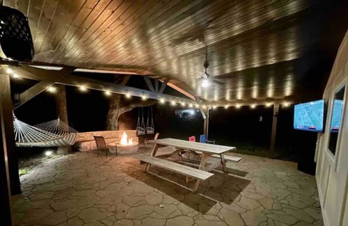Eighth Avenue House | Quite 2bed/1bath hideaway on spacious lot