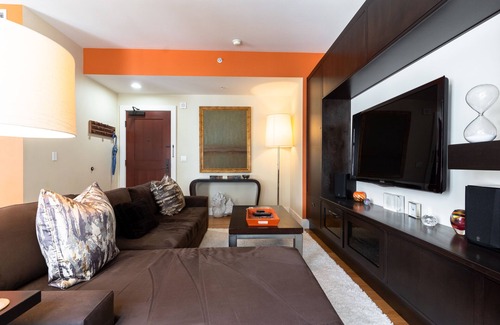 Historic Core Condo | Quite, Clean, And Luxurious 1 BR/1 Bath DTLA Loft, Near Everything.