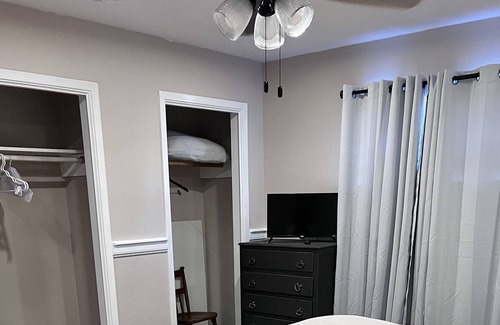 Montgomery Cottage | Quite Cottage located 5 minutes from Lake Conroe