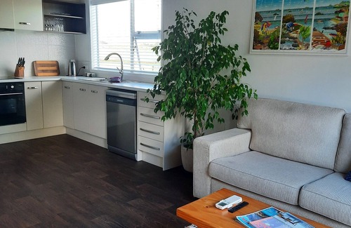 Waiuku Apartment | Quite country garden retreat with modern facilities close to Waiuku town.