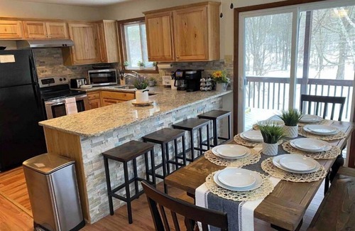 Albrightsville Cabin | Quite Family Ski Cabin w/Bonus BR. Wet Bar, Pool Table and Foosball Table