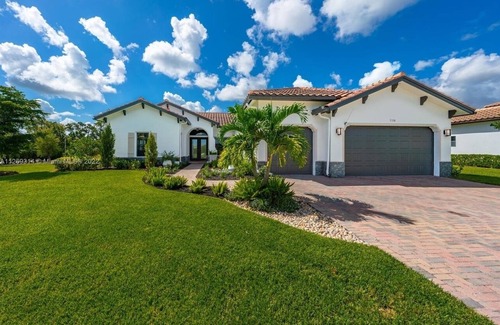 Ave Maria House | Quite golf community in luxury estate home