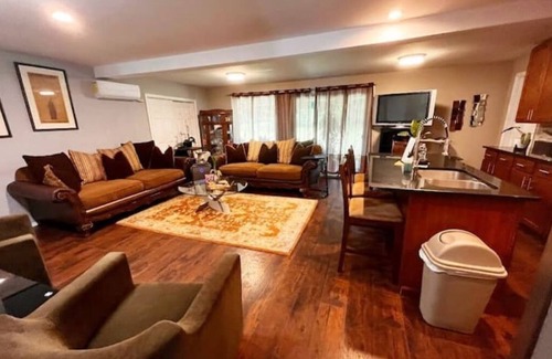 Northbrook House | Quite Peaceful Glenview escapes.