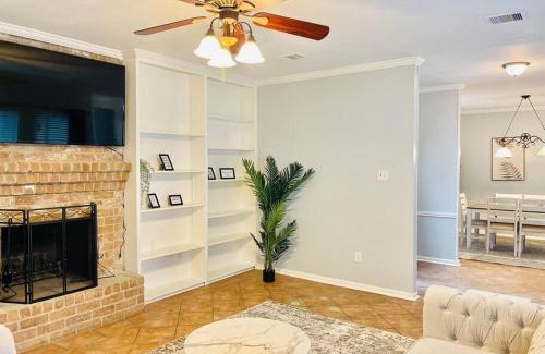Barker House | Quite & Peaceful Home in Houston off interstate I-10 and HWY 6, mins from Top Golf