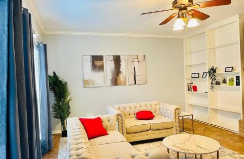 Barker House | Quite & Peaceful Home in Houston off interstate I-10 and HWY 6, mins from Top Golf