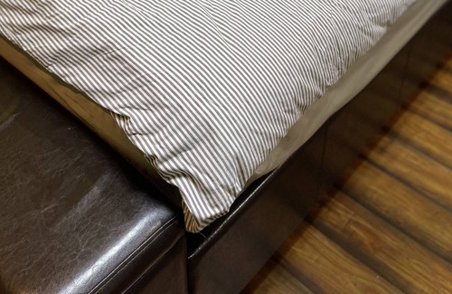 Hayward House | Quite private rooms w/bathroom — super close to Hayward airport
