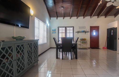 Shiribana House | Quite Villa, with pool. Easy drive to beaches. With car rental options.