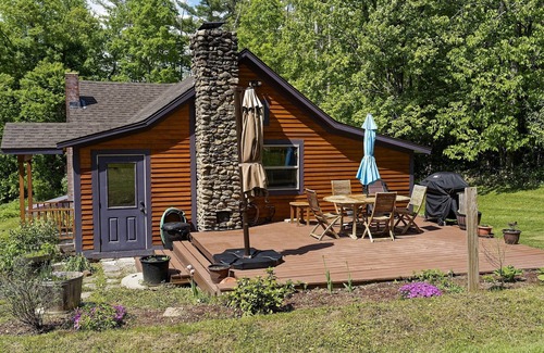 Guild House | Qutie Pie House 2 Bedroom Home by RedAwning