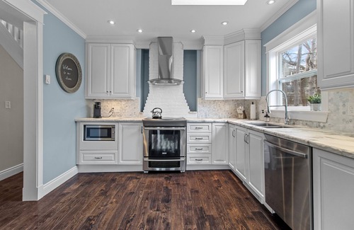 Quidi Vidi House | QV Lake House | 5Bd | Gym | Bar | Theatre