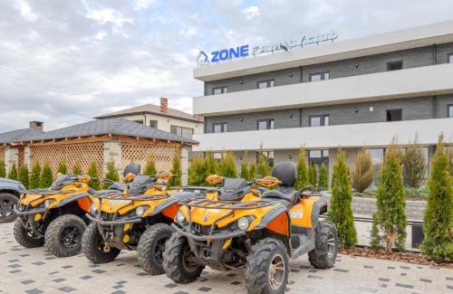 Molodizhne Hotel | QZone Family club Санжейка