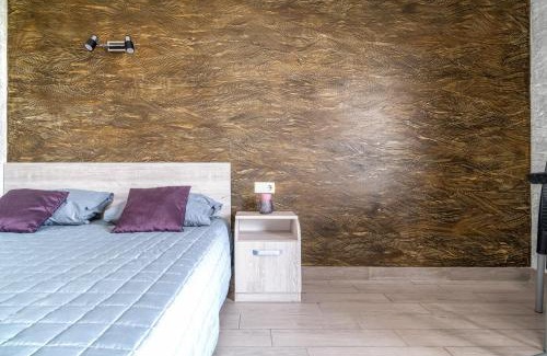 Molodizhne Hotel | QZone Family club Санжейка