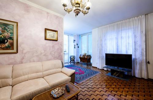 Mezzolombardo Apartment | Rètro Apartment In The Mountains