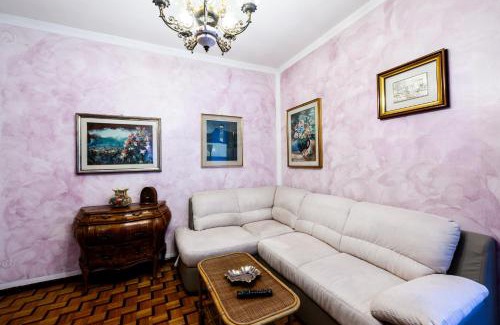 Mezzolombardo Apartment | Rètro Apartment In The Mountains