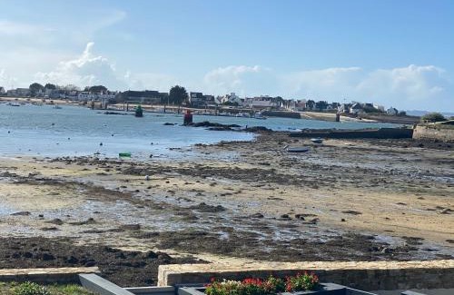 Port-Louis Apartment | RÉF 231 - PORT-LOUIS appartement type 2 pleine vue Petite Mer avec terrasse, parking et garage dans résidence récente
