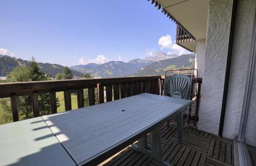 Notre-Dame-de-Bellecombe Apartment | Résidence Les Alpages - Studio skis aux pieds dans une résidence avec piscine extérieure et tennis MAE-2824