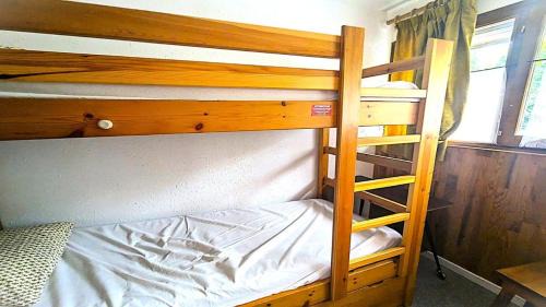 Puy-Saint-Vincent Apartment | Résidence Les Queyrettes - Agréable Appartement Traversant 6 Personnes avec Balcon MAE-4354