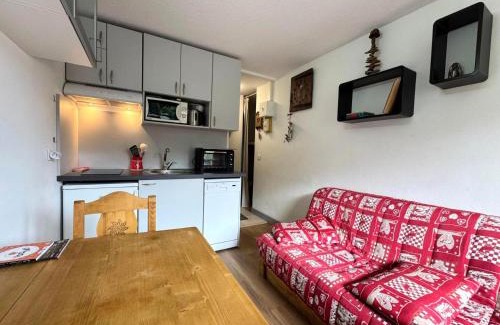 Les Menuires Apartment | Résidence Sarvan - Studio pour 2 cuisine équipée et proche des pistes idéal couple MAE-6054
