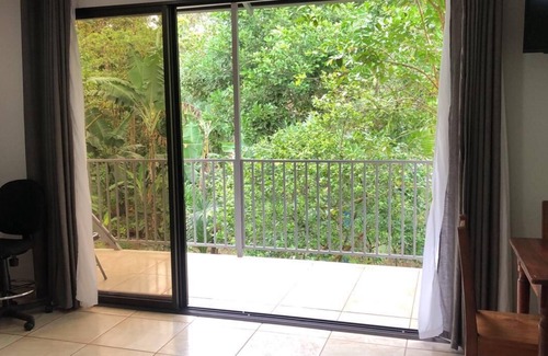 Katira Apartment | Río Celeste Katira, Private room overlooking Green Areas