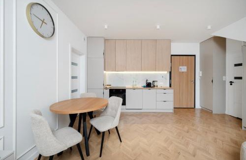 gmina Parzeczew Apartment | Rąbieńska Urban Elegance Apartment by BookingHost