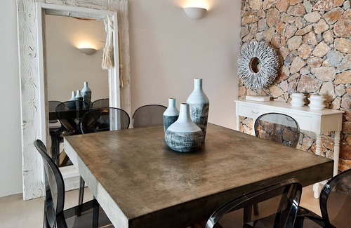 Santorini Villa | R 1228 Vander’s Superior Villa with Private Pool With Break Fast, TV Games & Sea view