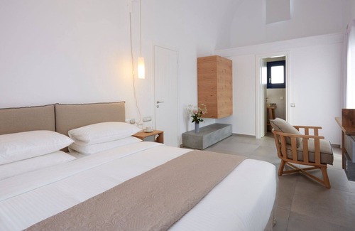 Exo Gialos Villa | R 1474 Aqua with Bottle of Wine upon Arrival, Garden View & Sea view.