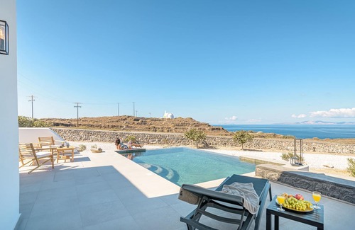 Oia Villa | R 3109 Villa with Private Pool With Air Conditioning.Garden View & Breakfast
