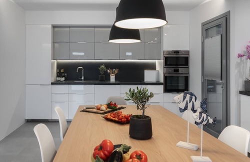 Plintri Villa | R 3169 Villa Floris With Dishwasher.iPad & Laundry facility,