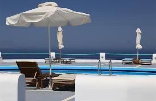 Imerovigli Villa | R 387 Deluxe Suite with Shared Pool incl Breakfast