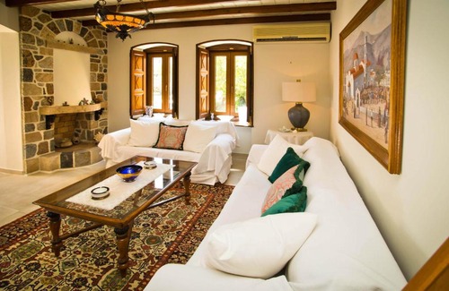 Kalymnos Town Villa | R&G luxury accommodation Kalymnos villa