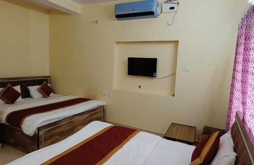 Mahmoorganj Hotel | R.K Guest House ( Paying Guest)