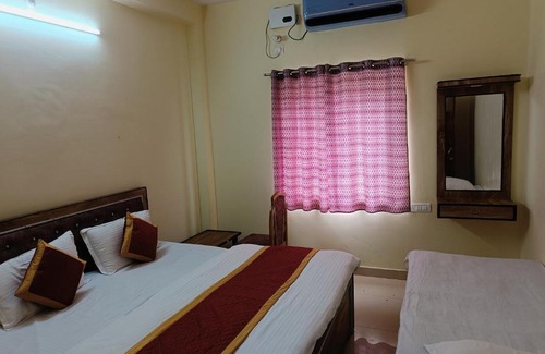 Mahmoorganj Hotel | R.K Guest House ( Paying Guest)