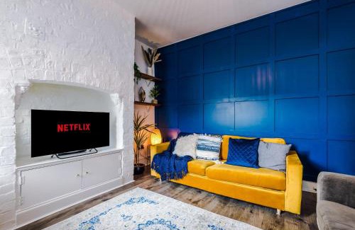 Eccles House | R&R at a Character Victorian Home (Free Parking)