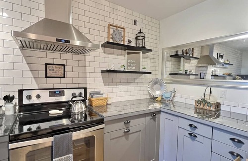 Moberly Apartment | R&R Guest House- Renovated Downtown Gem, Patio