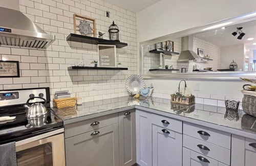 Moberly Apartment | R&R Guest House- Renovated Downtown Gem, Patio