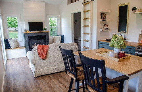 Tillsonburg House | R&R Retreat