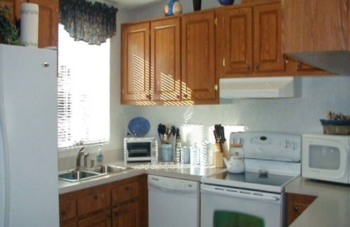 Harbor Cottage | R Sounds of the Sea -Home w/Rooftop deck-Oceanview -Children over 11-no pets -n
