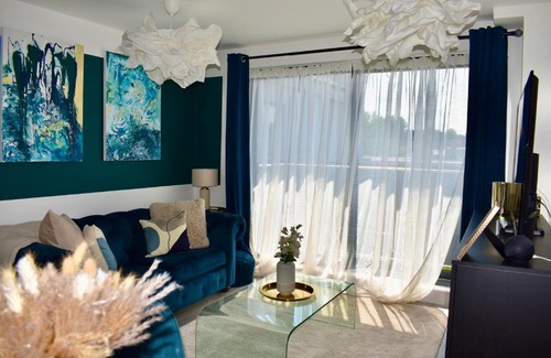 Hemel Hempstead Apartment | R V Properties Luxury Suites 21 & 23