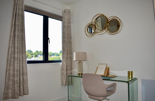 Hemel Hempstead Apartment | R V Properties Luxury Suites 21 & 23