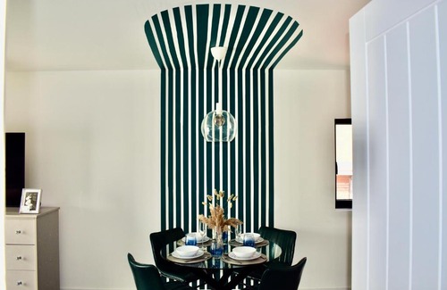 Hemel Hempstead Apartment | R V Properties Luxury Suites 21 & 23