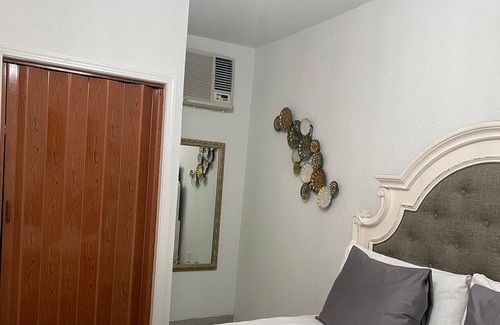 Sunrise Manor Apartment | R&Y #2 in quiet Neiboor Las Vegas 10 minutes from the strip