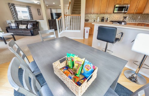 Renton House | R1: Leverage Villa