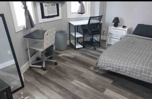 West Side House | (R4)Contact host before booking