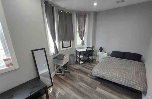 West Side House | (R4)Contact host before booking