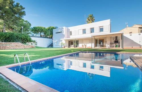 Comarruga Villa | R6 Modern Villa 300m from the Comaruga beach