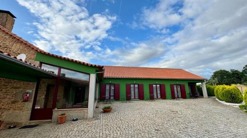 Seia House | Raízes da Vinha - Quartos & Chalé na Serra da Estrela