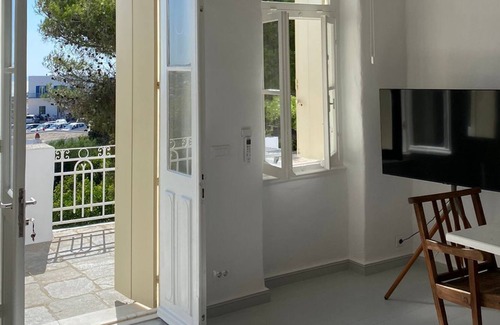 Apollonia Apartment | Rabagas House - In The Heart of Apollonia
