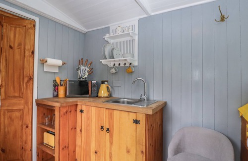 Abergavenny Cottage | Rabbit Hill Hut